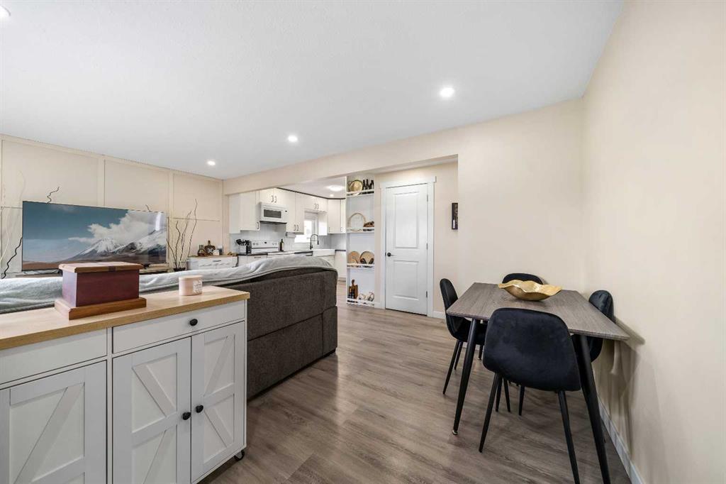 Picture for 401 Broadway Avenue E