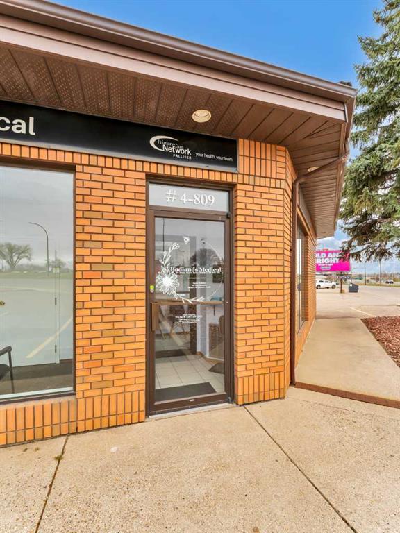 Picture for 4, 809 Bullivant Crescent SW