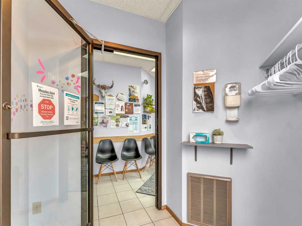 Picture for 4, 809 Bullivant Crescent SW