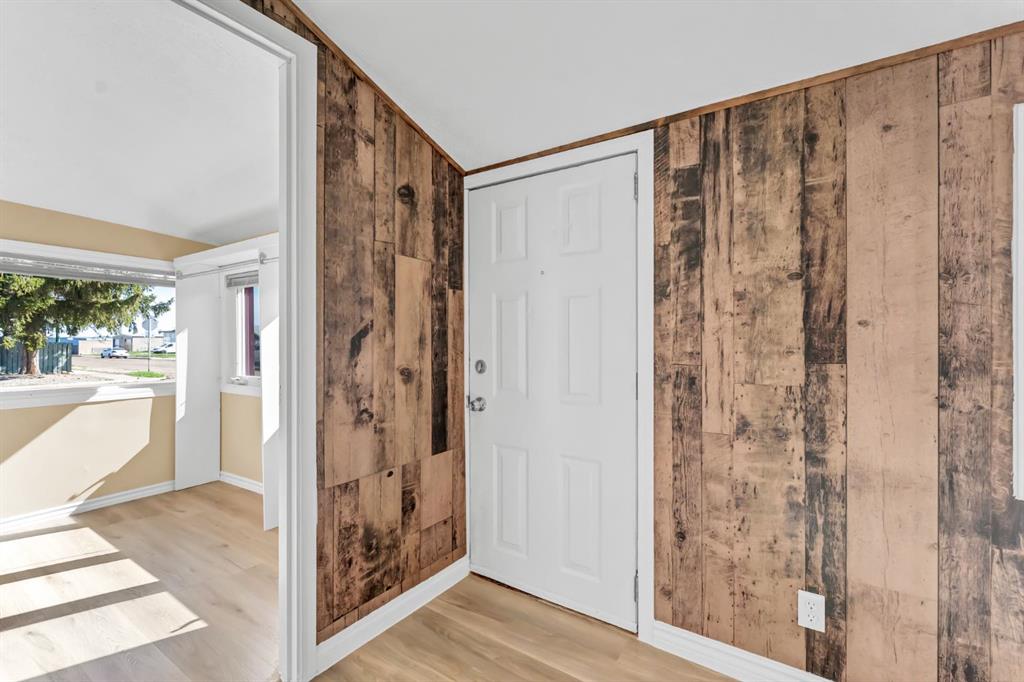 Picture for 25 4 Street NE