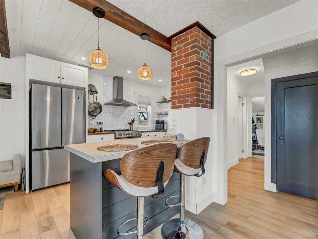 Picture for 167 12 Street SE