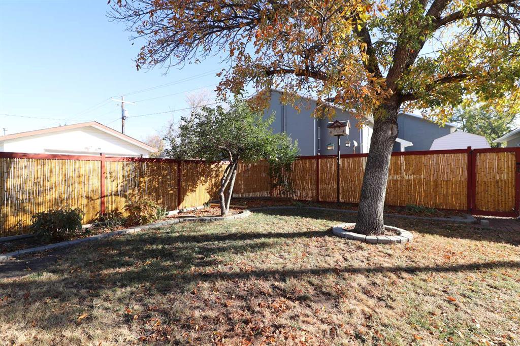 Picture for 235 5 Street SE https://www.cirrealty.ca/reb/mhreb/5/A2265285_10.jpg