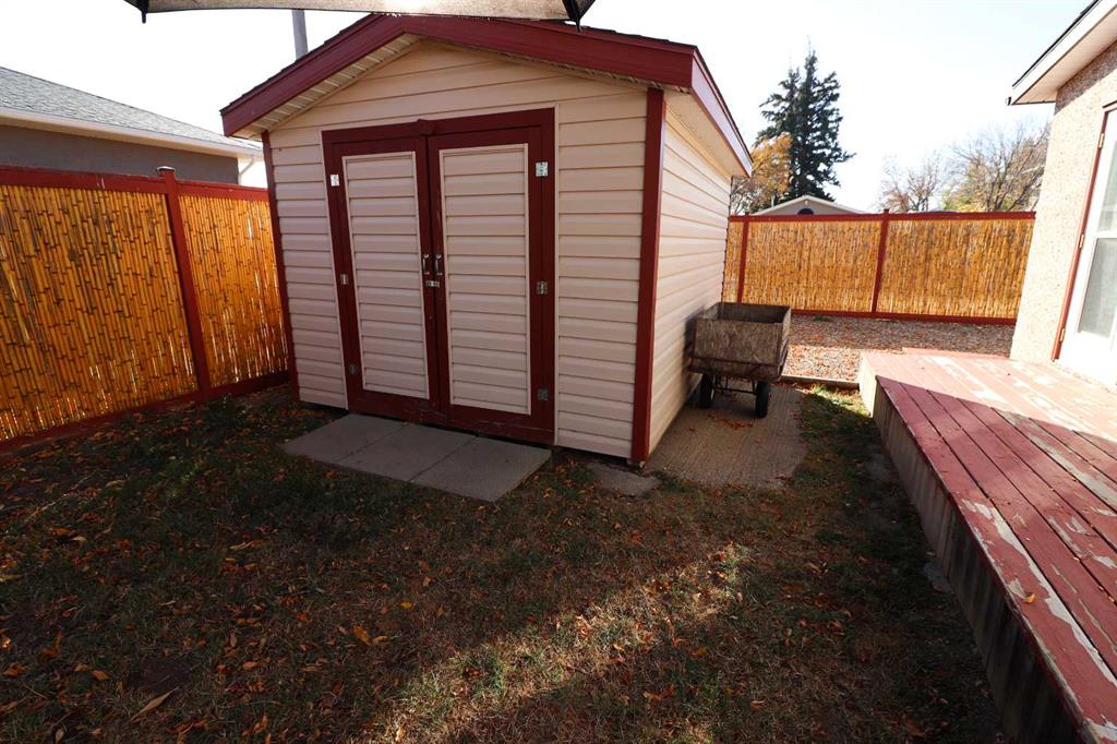Picture for 235 5 Street SE https://www.cirrealty.ca/reb/mhreb/5/A2265285_13.jpg