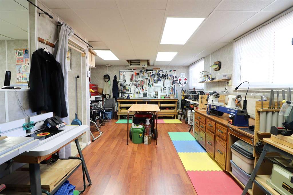 Picture for 235 5 Street SE https://www.cirrealty.ca/reb/mhreb/5/A2265285_14.jpg