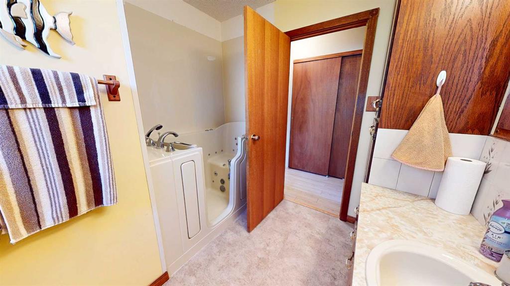 Picture for 235 5 Street SE https://www.cirrealty.ca/reb/mhreb/5/A2265285_26.jpg