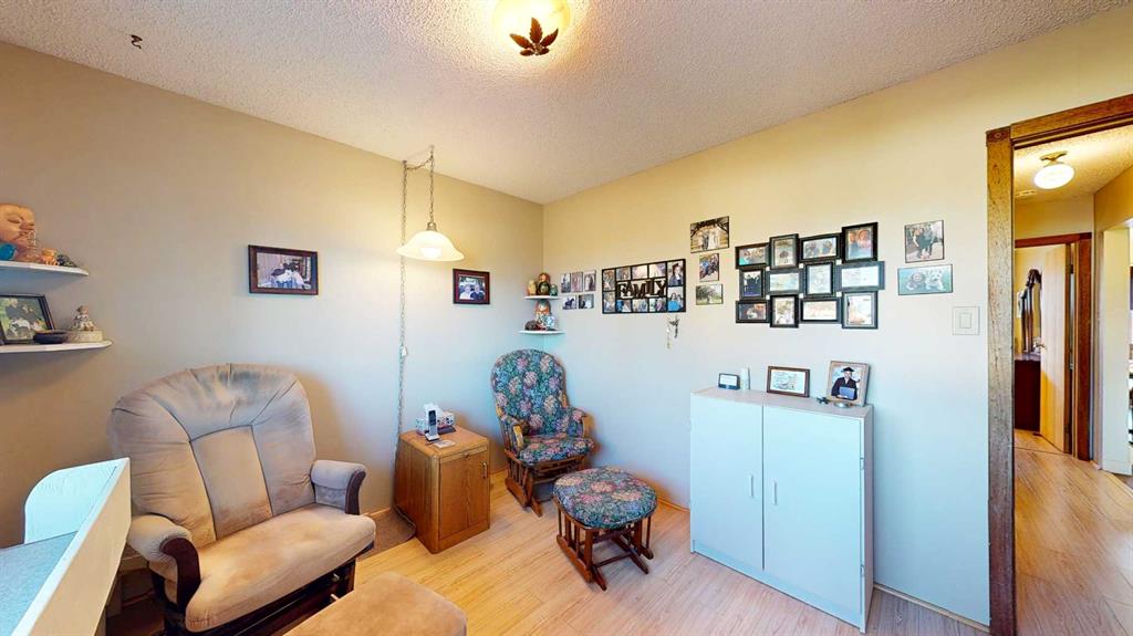 Picture for 235 5 Street SE https://www.cirrealty.ca/reb/mhreb/5/A2265285_28.jpg