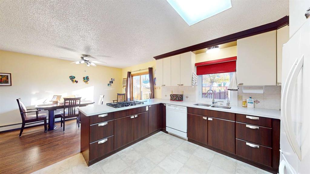 Picture for 235 5 Street SE https://www.cirrealty.ca/reb/mhreb/5/A2265285_35.jpg
