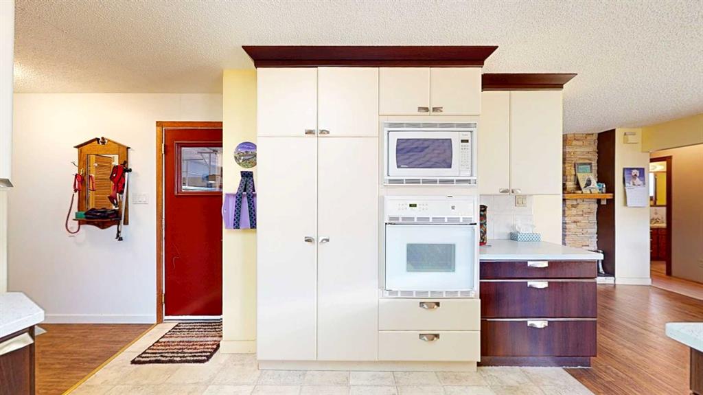 Picture for 235 5 Street SE https://www.cirrealty.ca/reb/mhreb/5/A2265285_38.jpg
