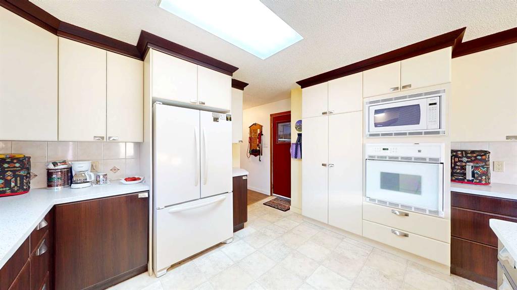 Picture for 235 5 Street SE https://www.cirrealty.ca/reb/mhreb/5/A2265285_39.jpg