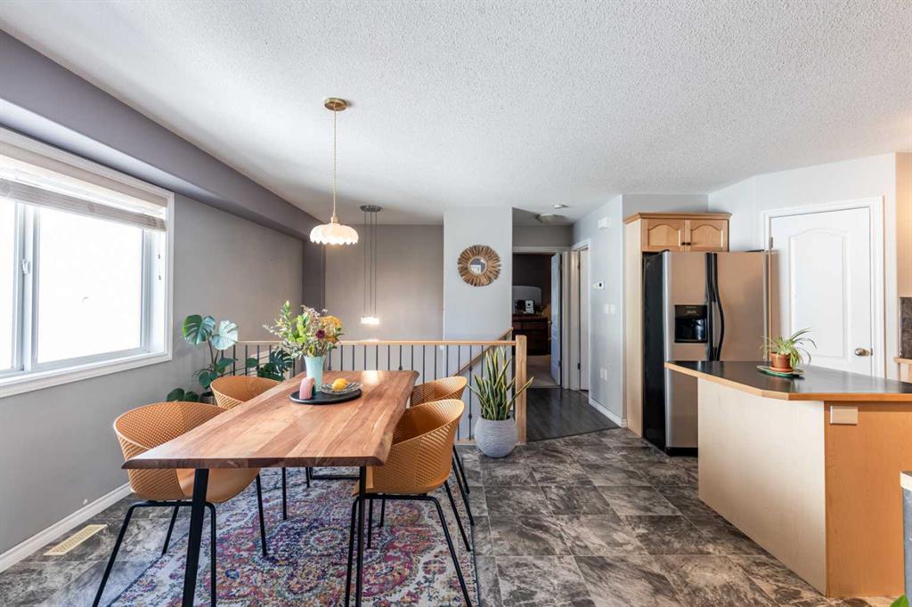 Picture for 87 Vista Road SE https://www.cirrealty.ca/reb/mhreb/5/A2266055_10.jpg