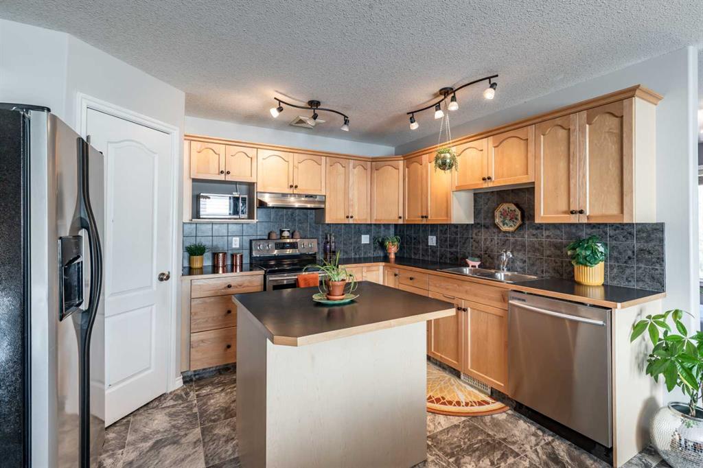 Picture for 87 Vista Road SE https://www.cirrealty.ca/reb/mhreb/5/A2266055_11.jpg