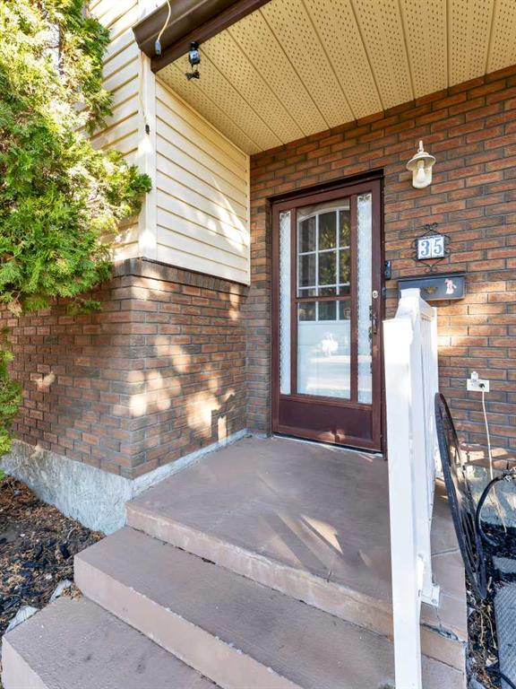 Picture for 35 Rideau Crescent SE Picture for 35 Rideau Crescent SE