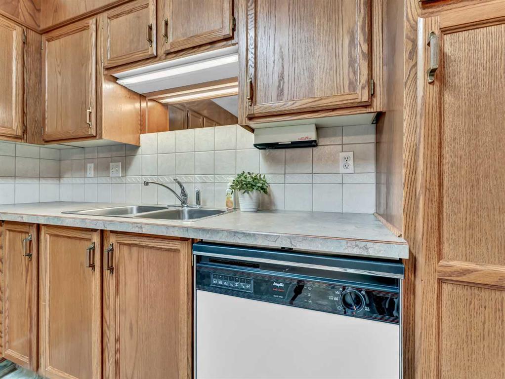 Picture for 204, 3090 15 Avenue SE https://www.cirrealty.ca/reb/mhreb/5/A2267205_13.jpg