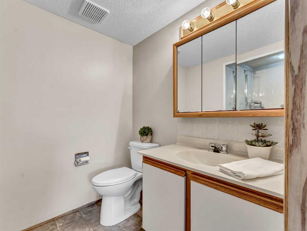 Picture for 204, 3090 15 Avenue SE https://www.cirrealty.ca/reb/mhreb/5/A2267205_31.jpg