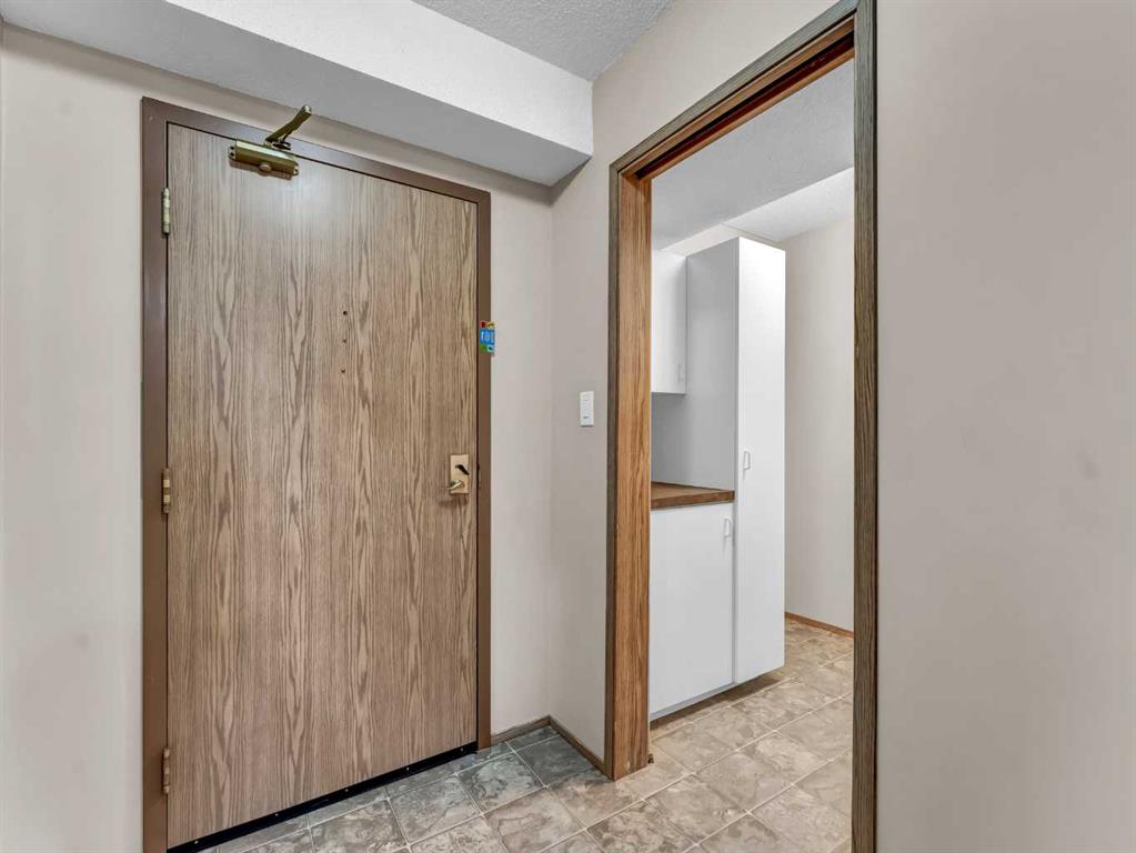 Picture for 204, 3090 15 Avenue SE https://www.cirrealty.ca/reb/mhreb/5/A2267205_7.jpg