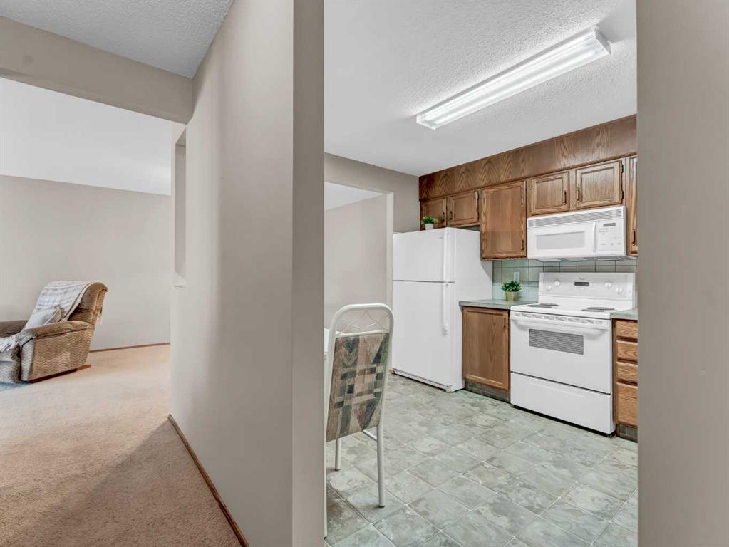 Picture for 204, 3090 15 Avenue SE https://www.cirrealty.ca/reb/mhreb/5/A2267205_8.jpg