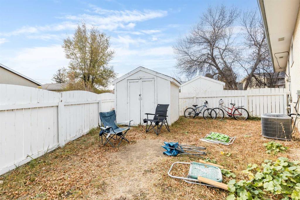 Picture for 2555 &amp; 2557 Thompson Crescent SE