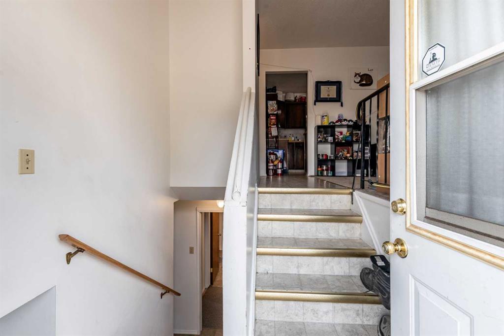 Picture for 2555 &amp; 2557 Thompson Crescent SE