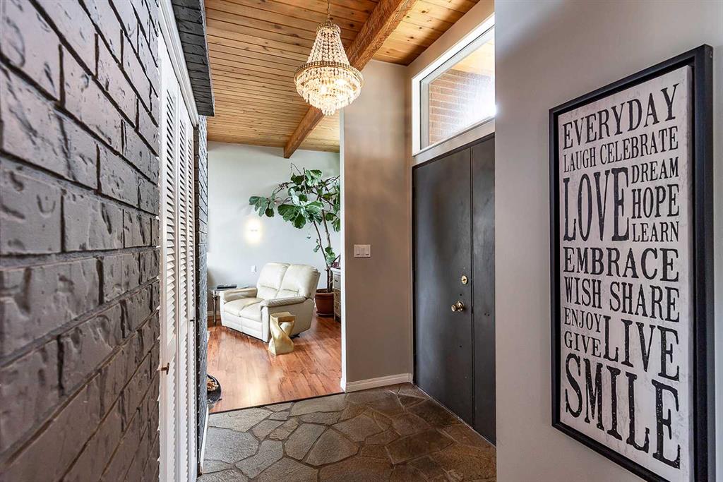 Picture for 22 Chinook Drive SW