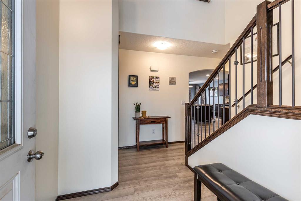 Picture for 382 Sterling Crescent SE