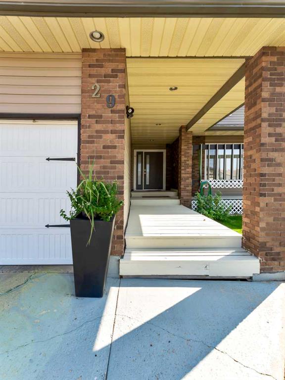 Picture for 29 Rideau Close SE