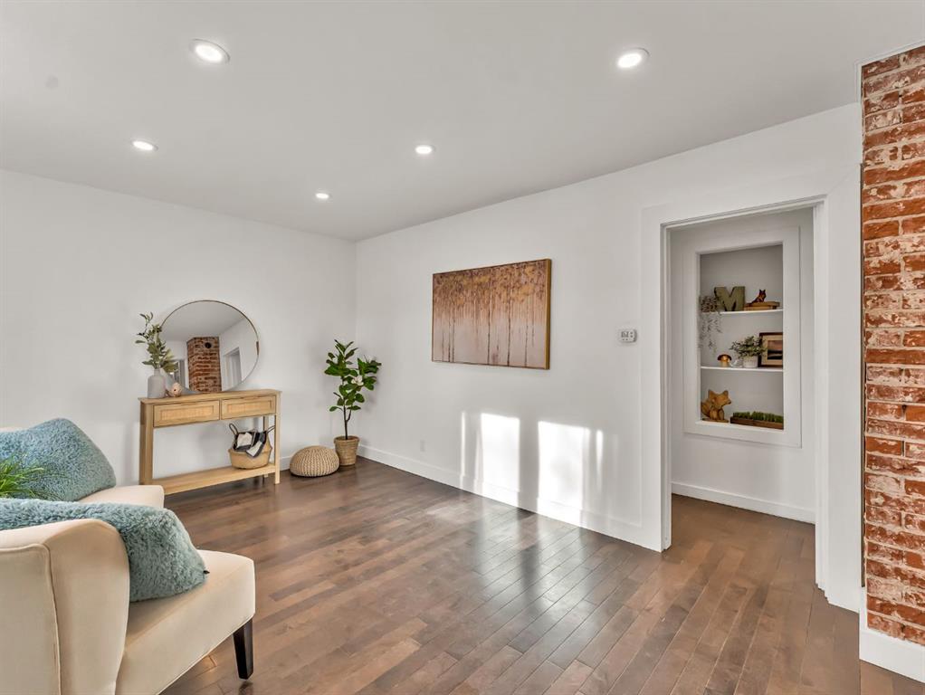 Picture for 198 1 Street NE