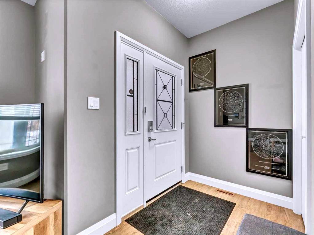 Picture for 41 Somerside Gate SE