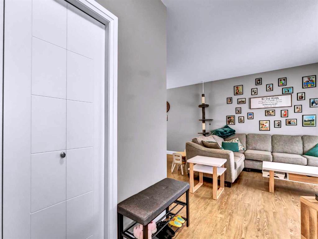 Picture for 41 Somerside Gate SE