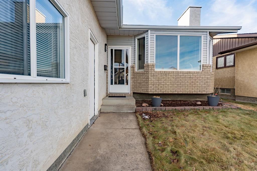 Picture for 683 Ross Glen Drive SE