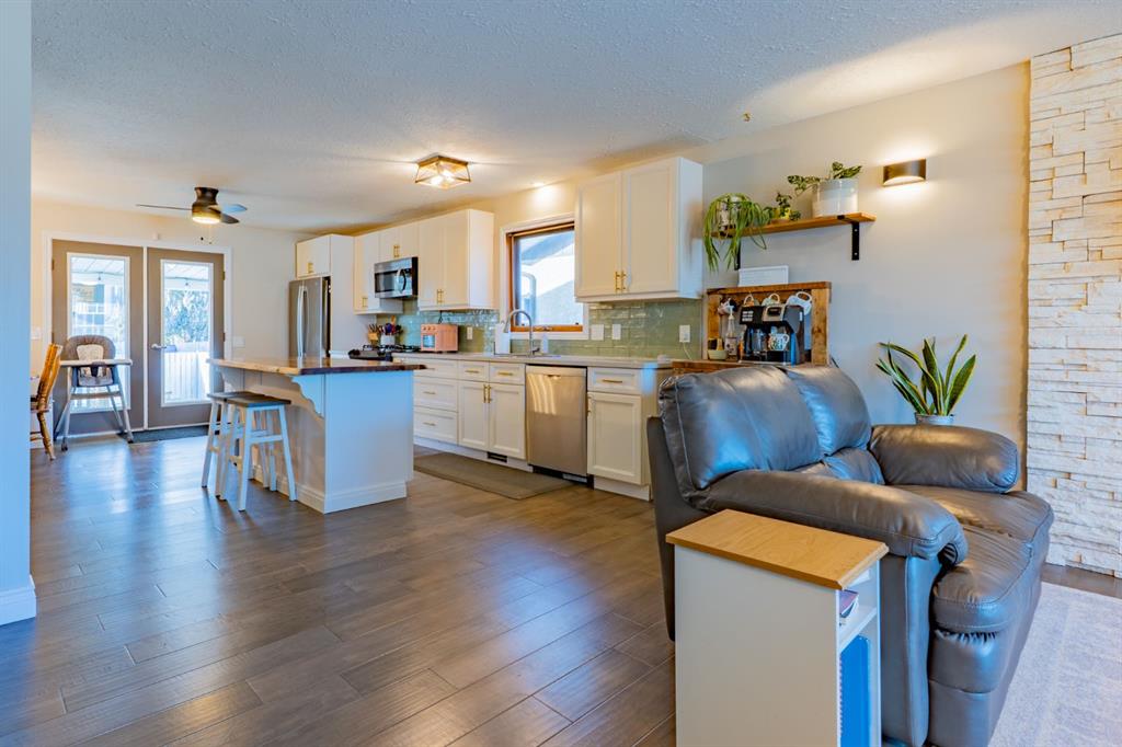 Picture for 683 Ross Glen Drive SE