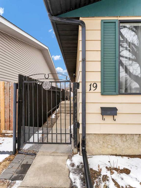 Picture for 19 Rossmere Place SE