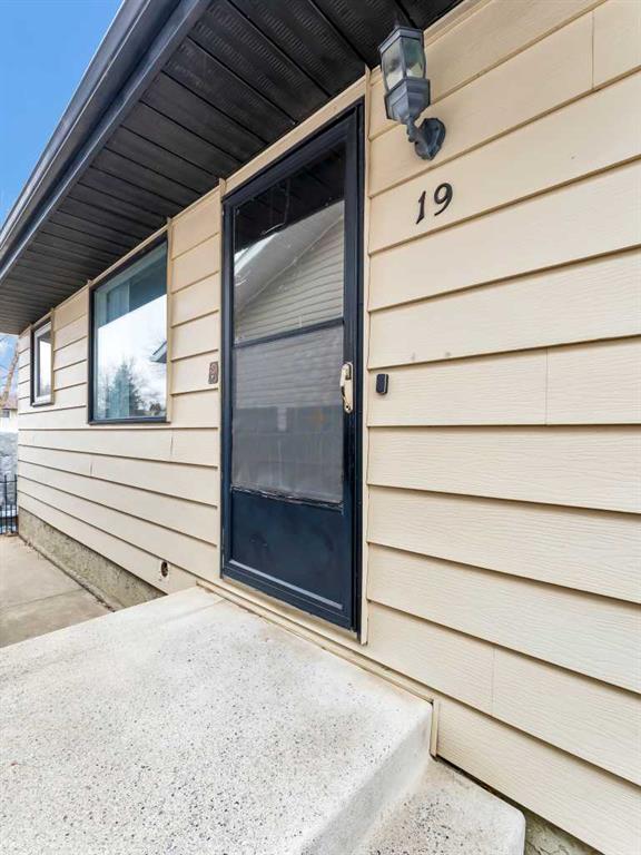 Picture for 19 Rossmere Place SE