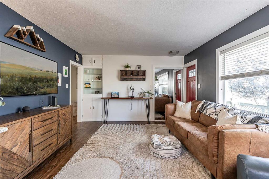 Picture for 683 7 Street SW