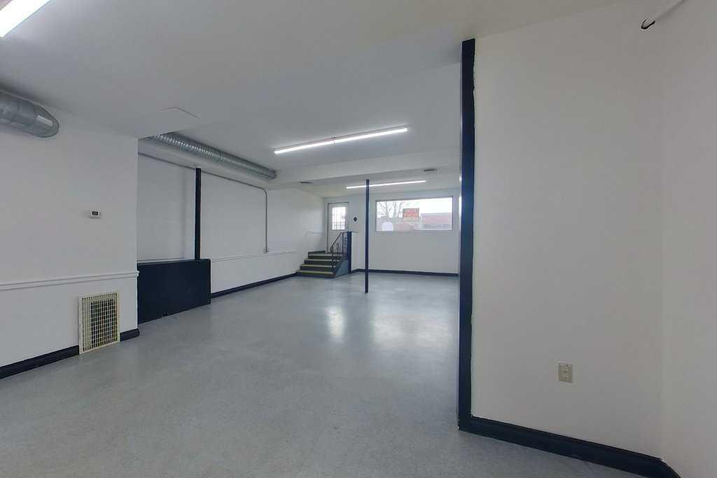 Picture for 215 Broadway Avenue E