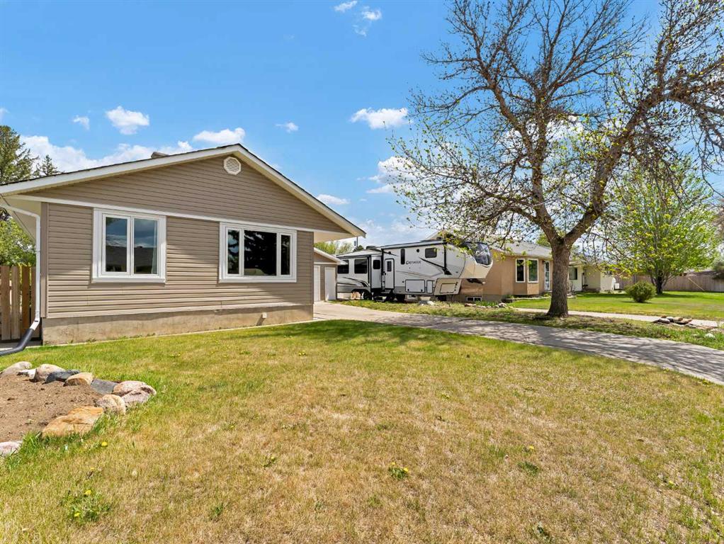 Picture for 166 Mitchell Crescent NW