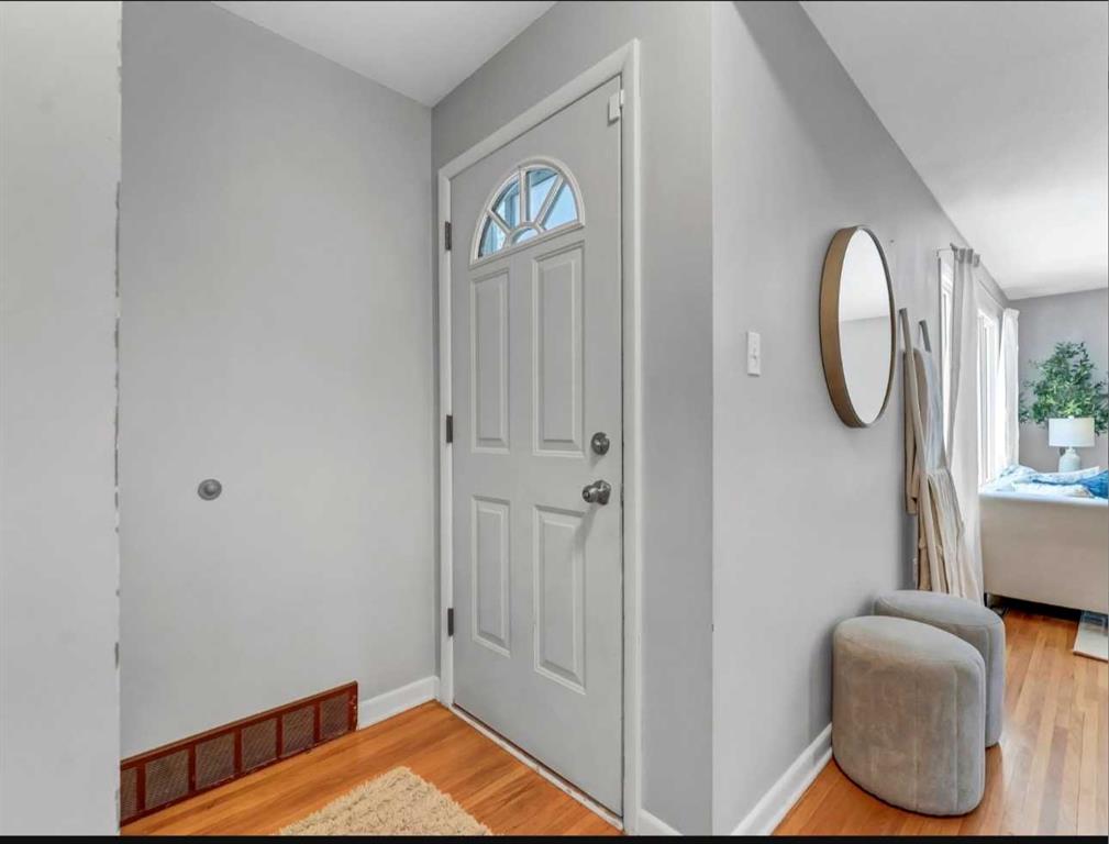 Picture for 261 9 Street SW