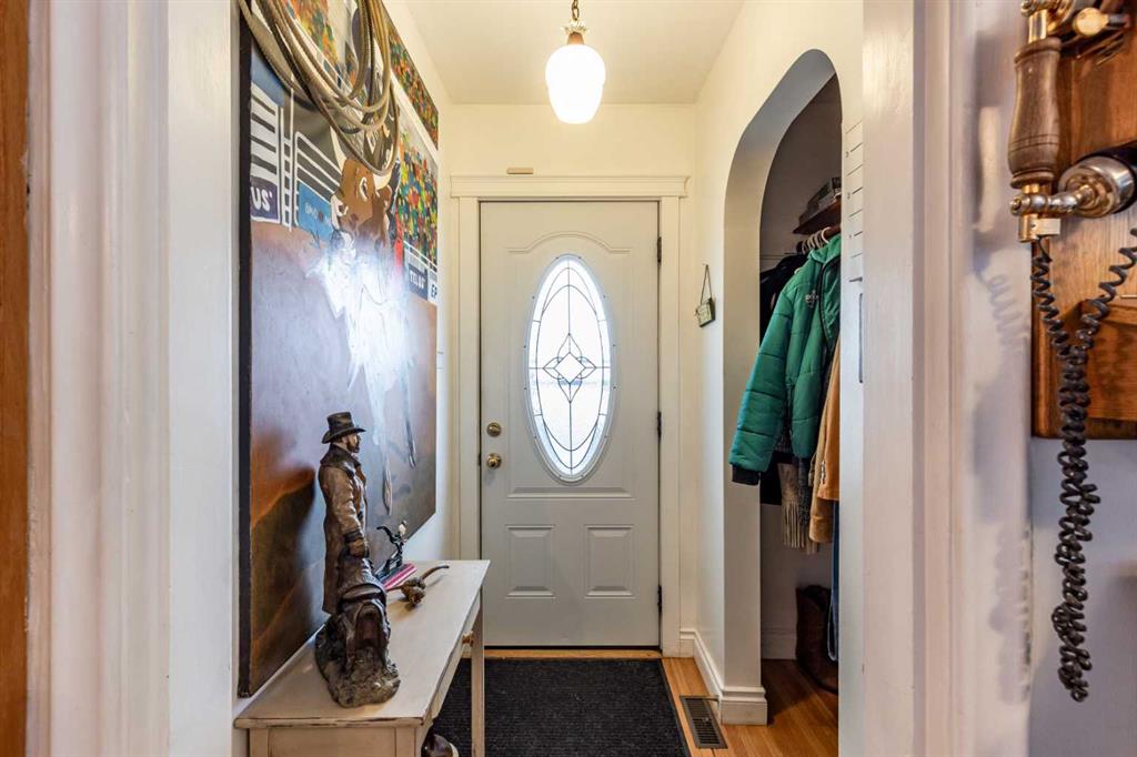 Picture for 54 9 Street SW