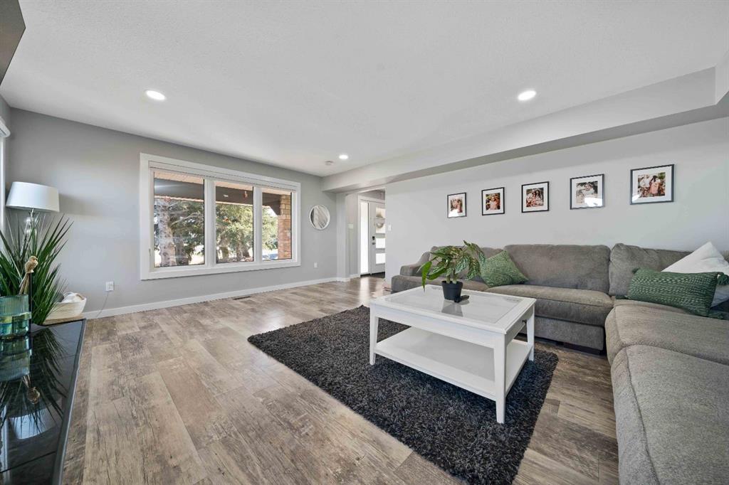 Picture for 32 Carter Crescent SE https://www.cirrealty.ca/reb/mhreb/6/A2266596_21.jpg