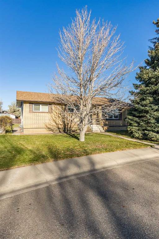 Picture for 8 Ross Glen Green SE