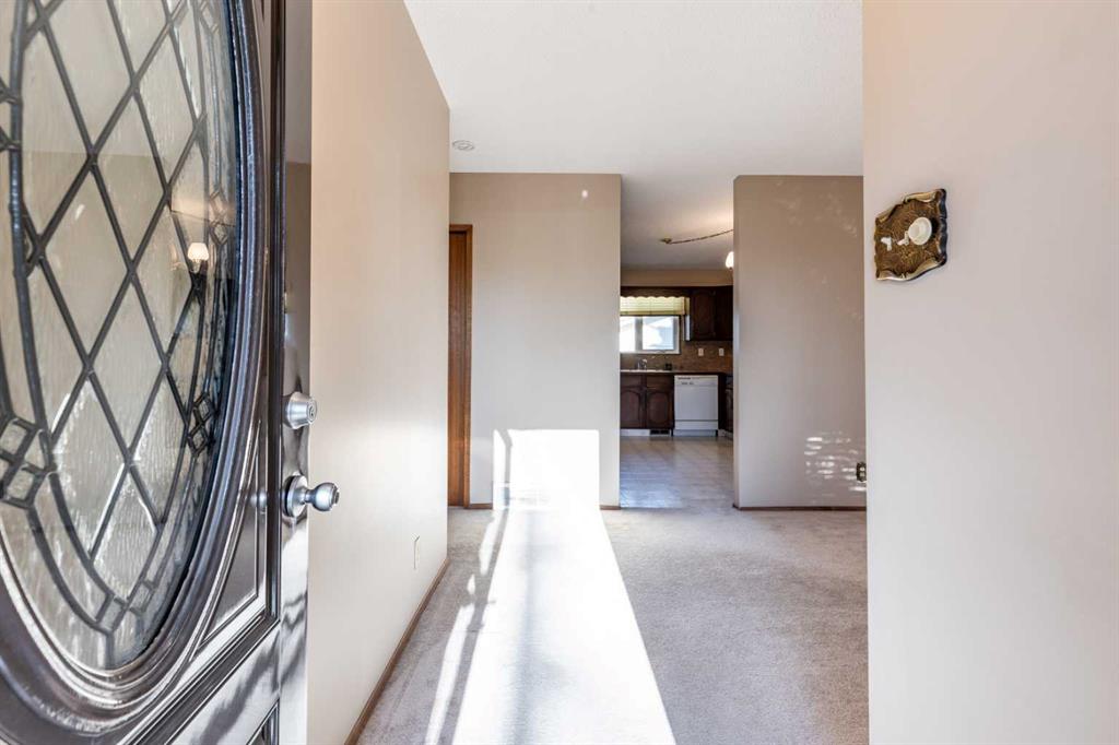 Picture for 8 Ross Glen Green SE