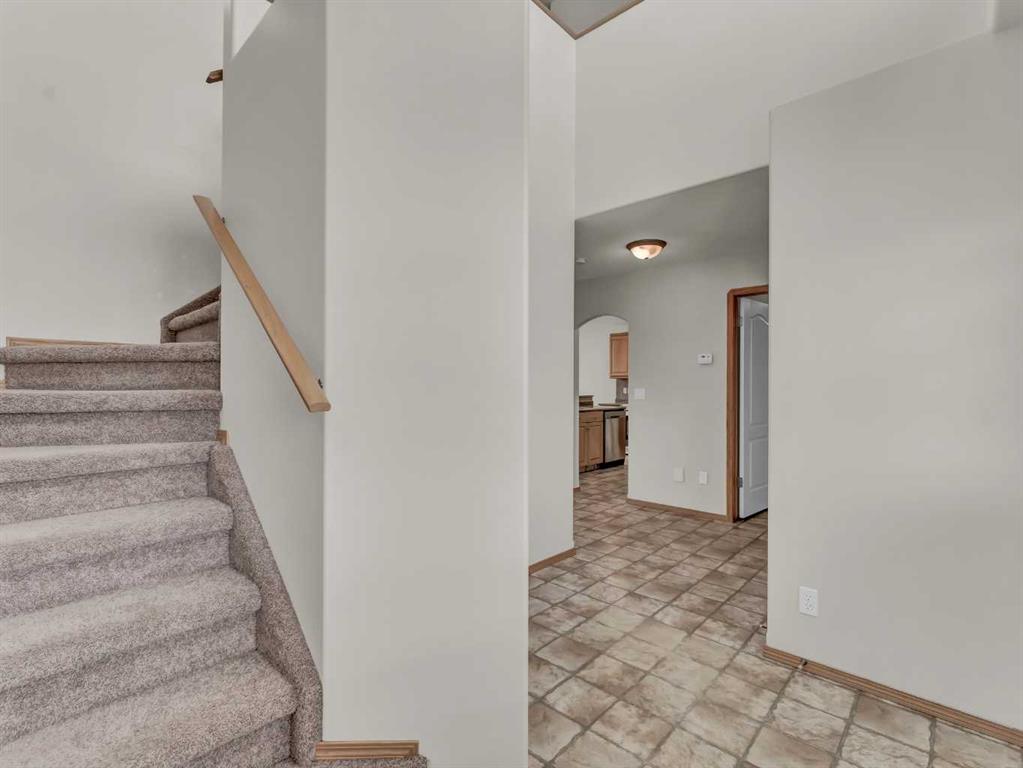 Picture for 18 Vista Close SE