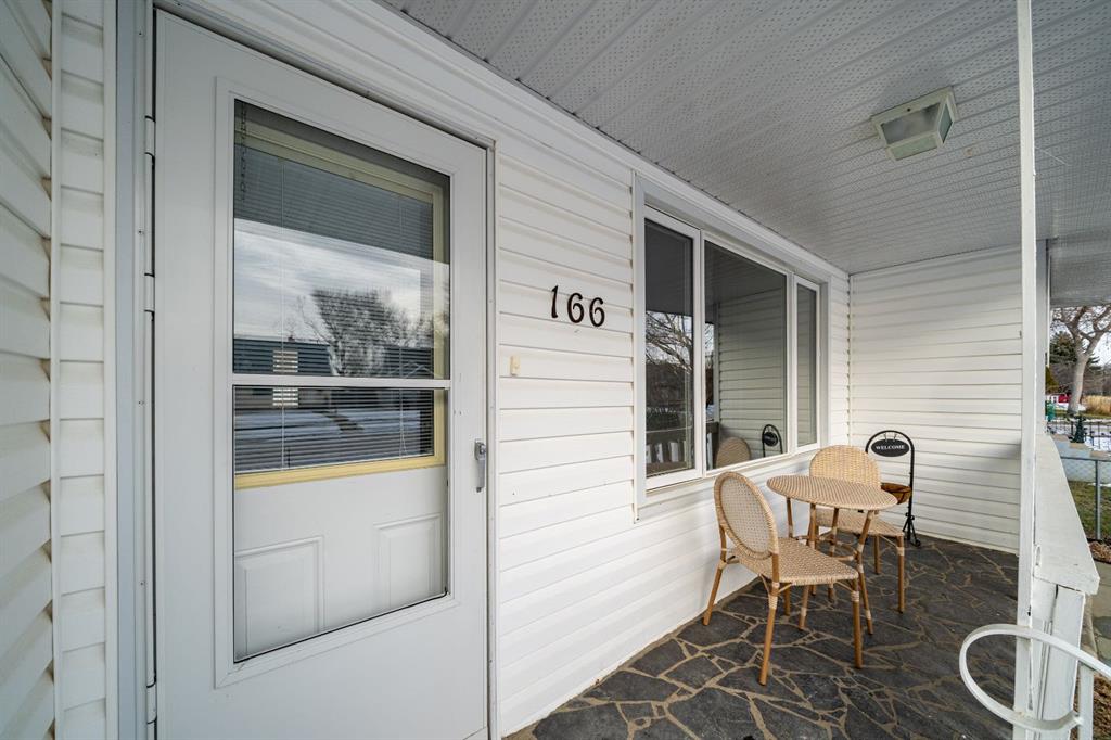 Picture for 166 12 Street SE