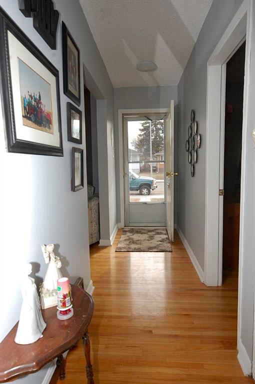 Picture for 654 6 Street SW