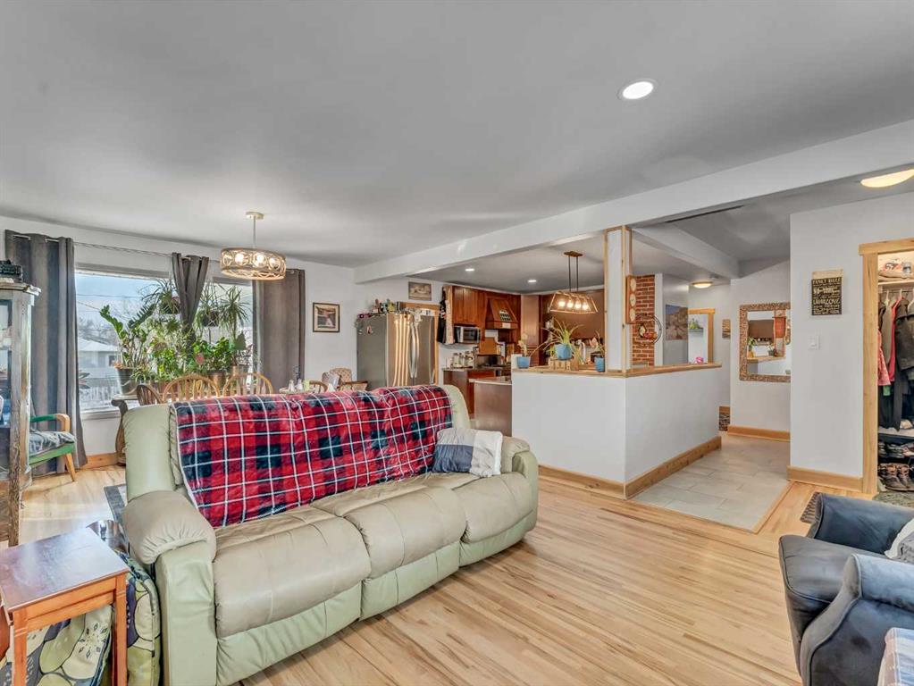 Picture for 421 9 Street SW