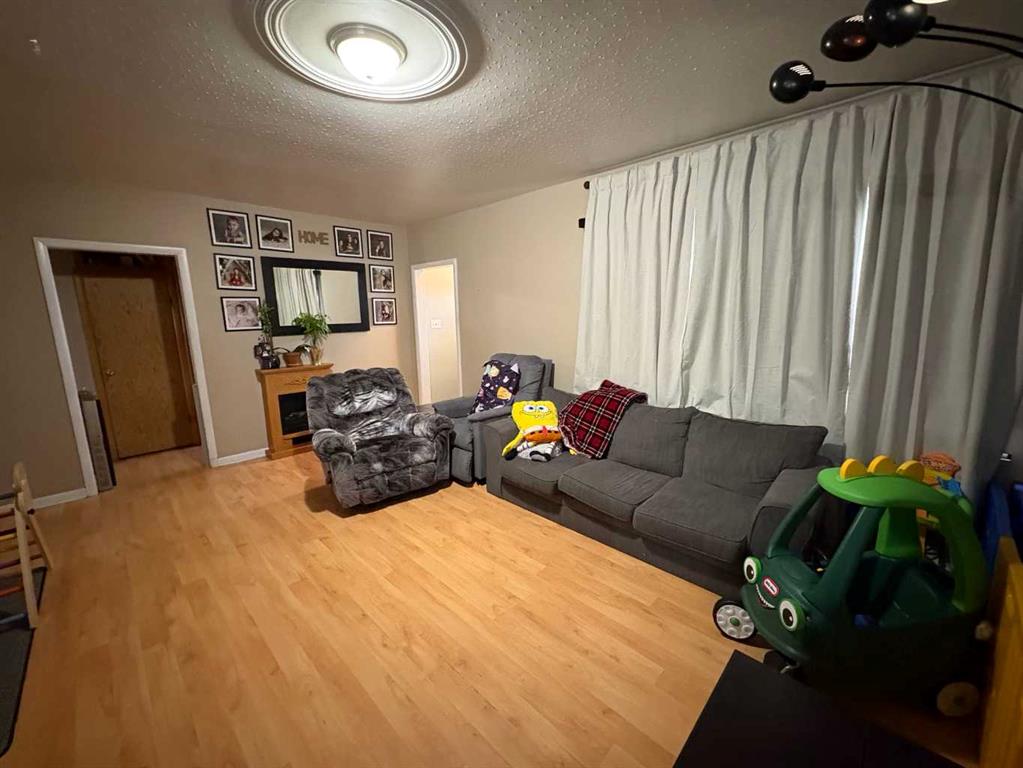 Picture for 374 10 Street SE