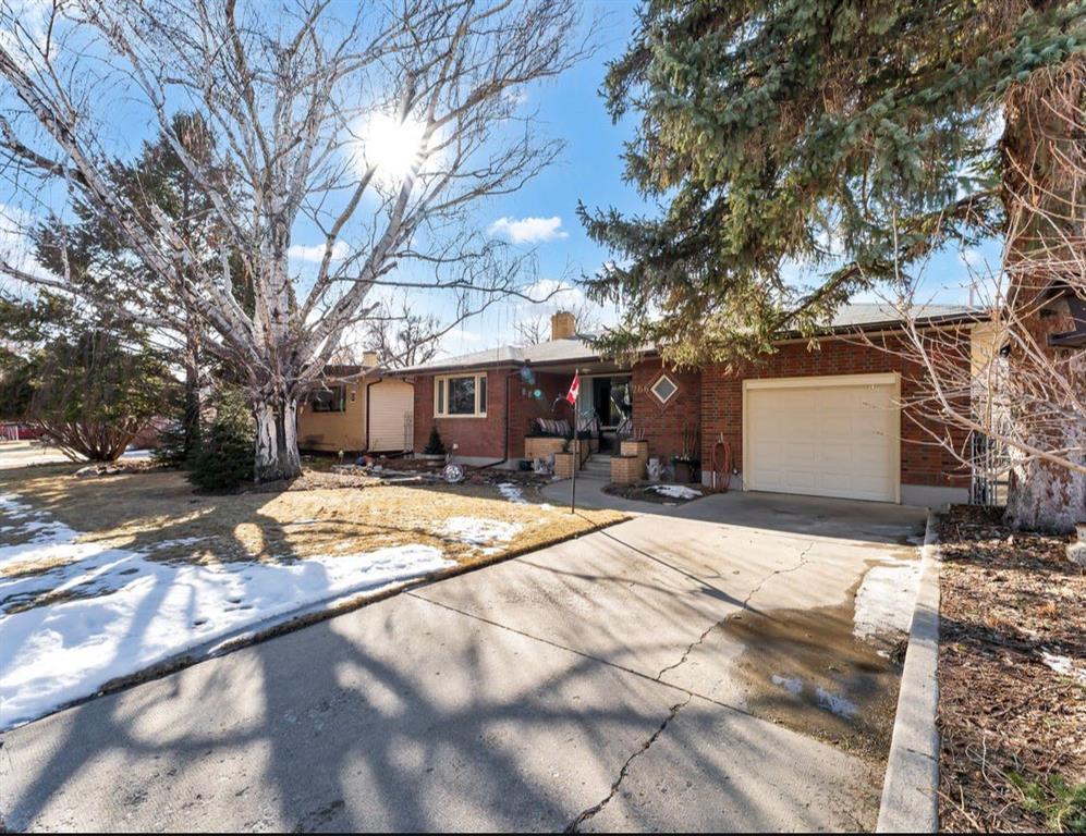 Picture for 266 6 Avenue NW