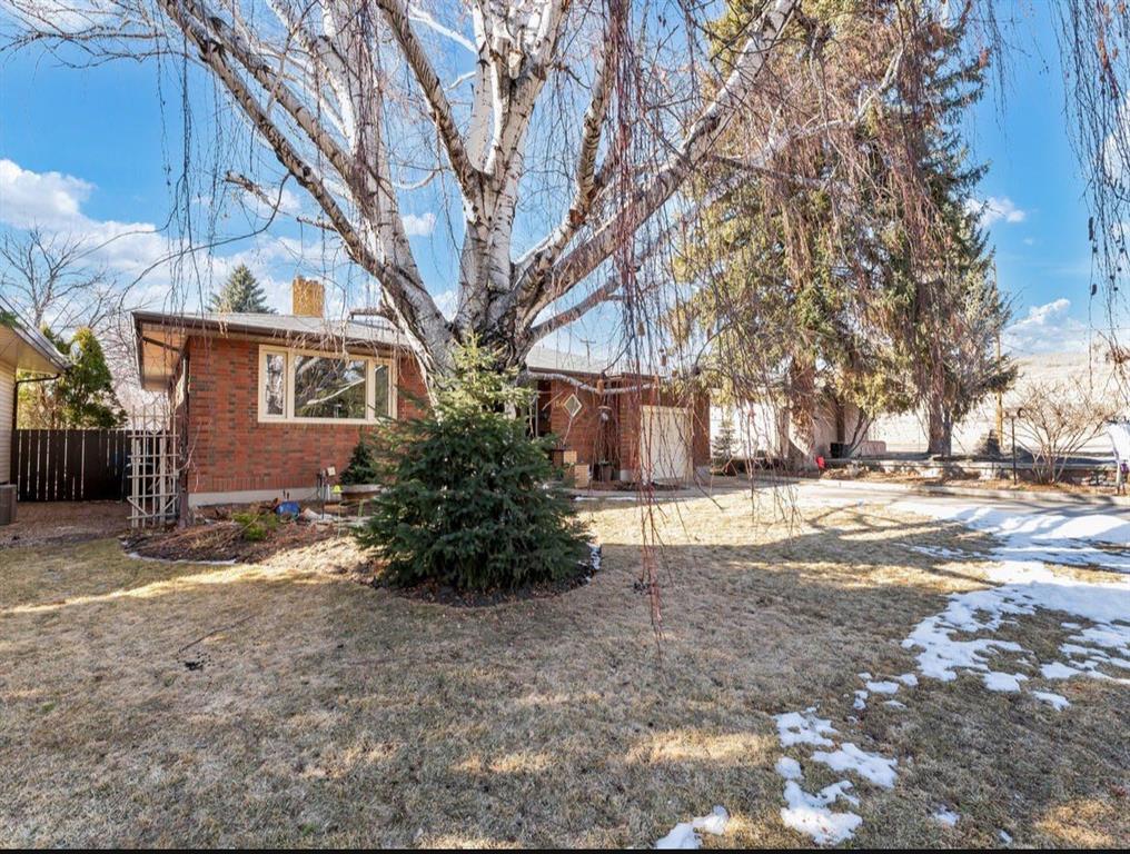 Picture for 266 6 Avenue NW