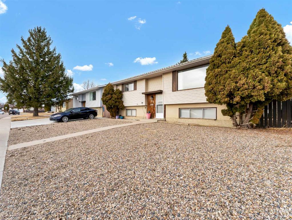 Picture for 33 Ross Glen Road SE