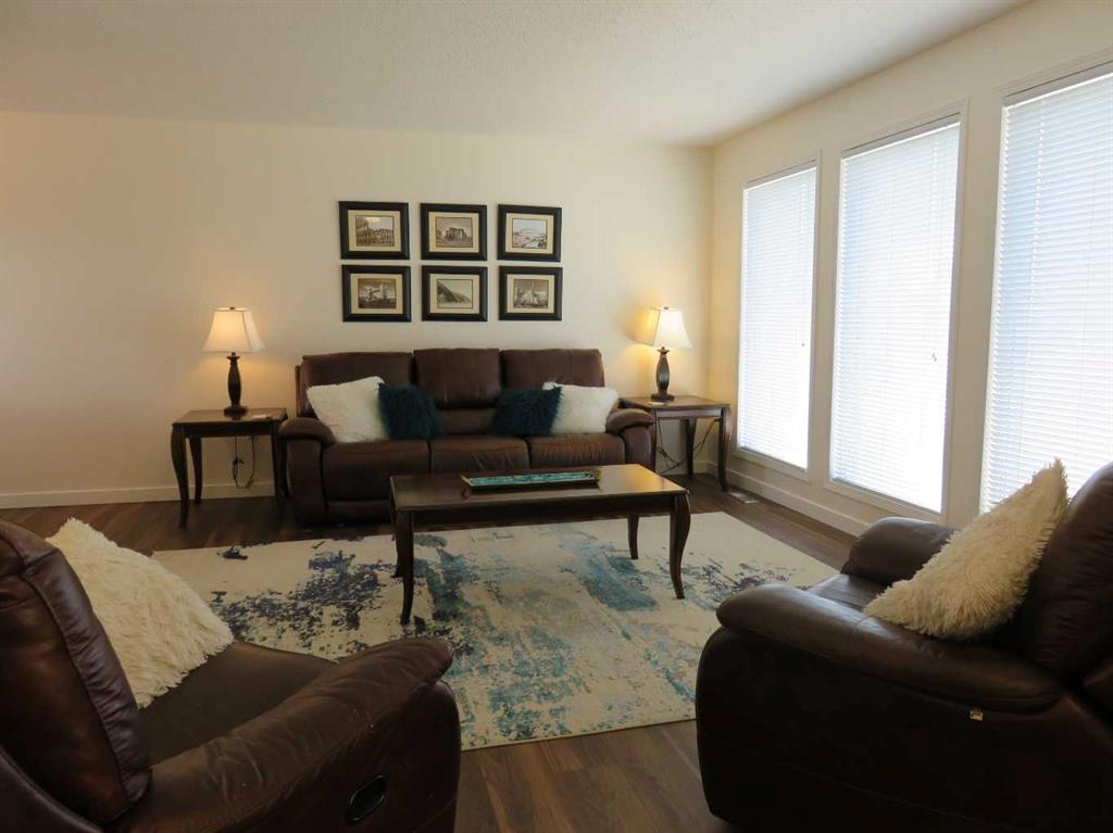 Picture for 70 Ross Glen Crescent SE