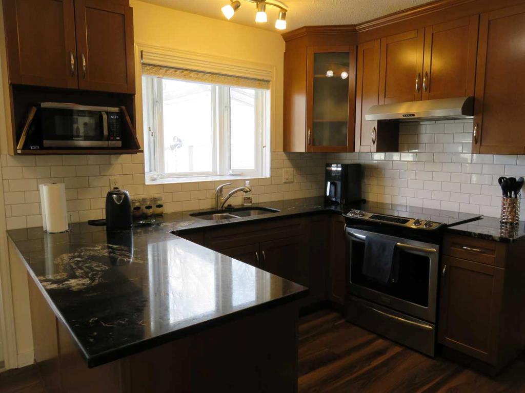 Picture for 70 Ross Glen Crescent SE